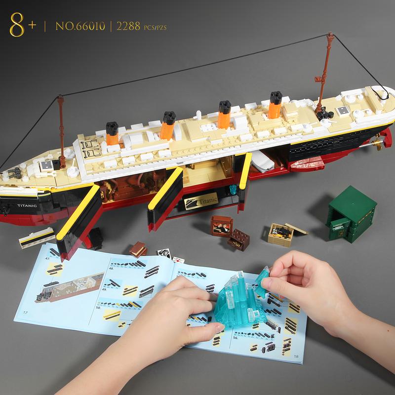 Titanic 2288PCS Building Set – Iceberg Scene, Visible Cabins & Light Strip